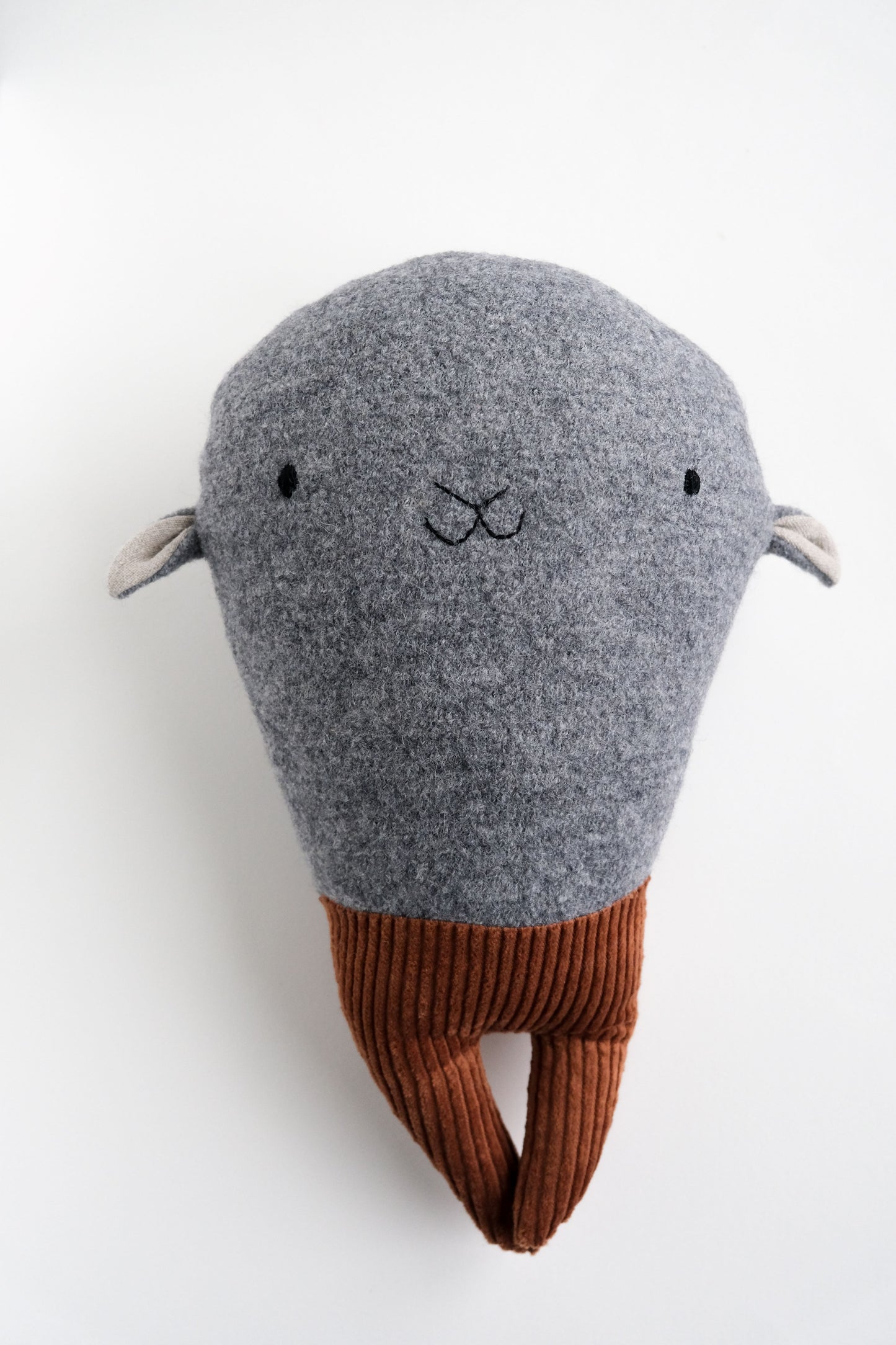 Stor sau med cordfløyelsbukse